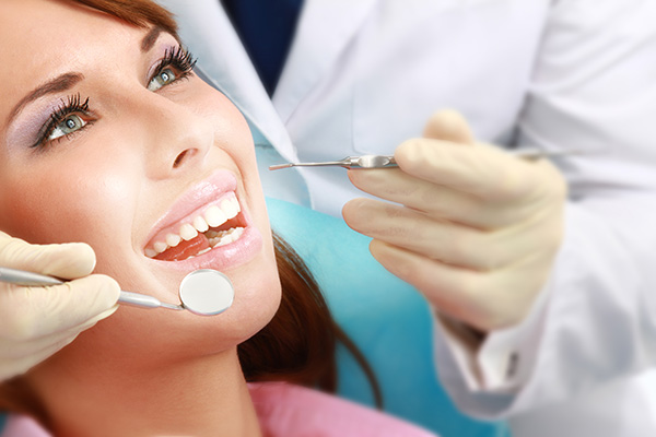 Five Oral Health Symptoms that Necessitate a Visit to a Fort Myers Dentist