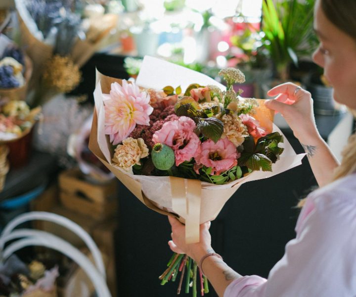 5 Benefits of Booking a Flower Delivery Online